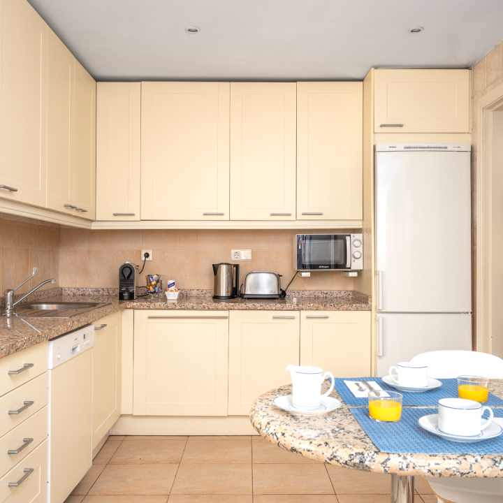 Excellent three bedroom, first floor apartment on Marbella’s Golden Mile Picture 3
