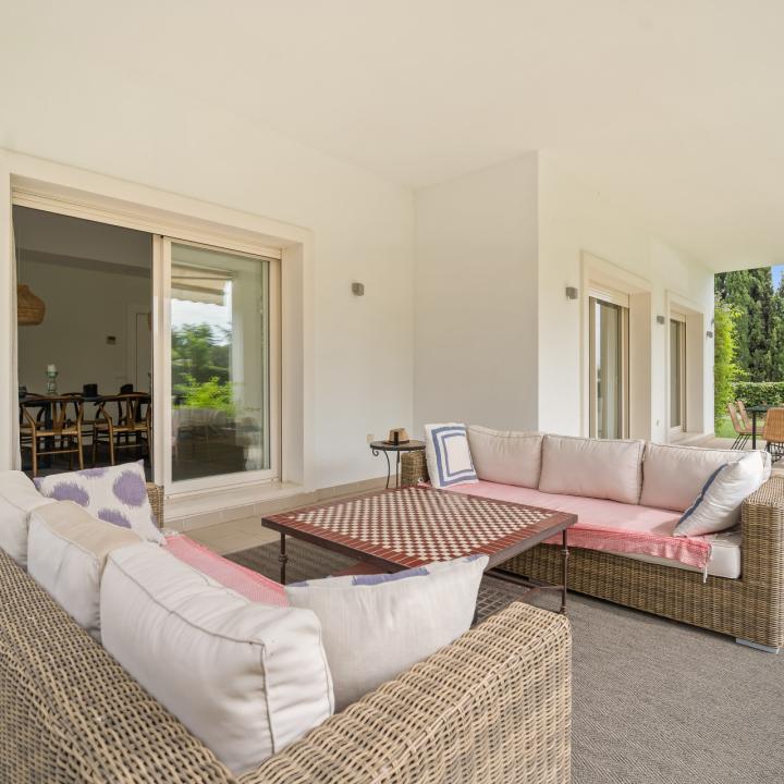Magnificent six bedroom, south facing villa in the prestigious gated community Altos de Puente Romano Picture 21