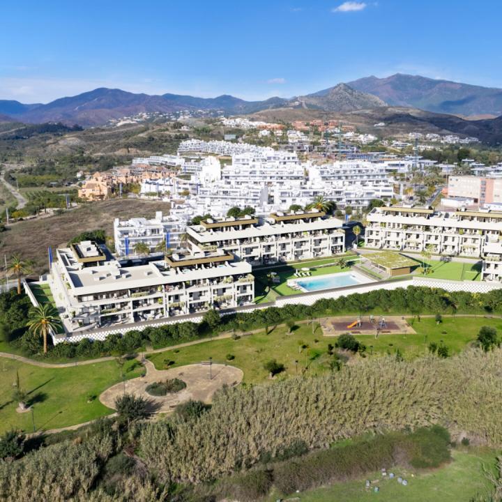 Modern and elegant ground floor apartment in Symphony Suites, with sea views on the New Golden Mile Picture 4