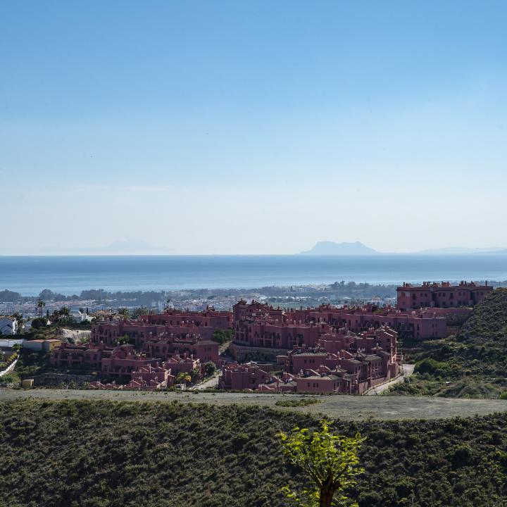 Flats with breathtaking sea views in La Alqueria, Benahavis Picture 40