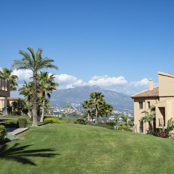 Flats with breathtaking sea views in La Alqueria, Benahavis Picture 9