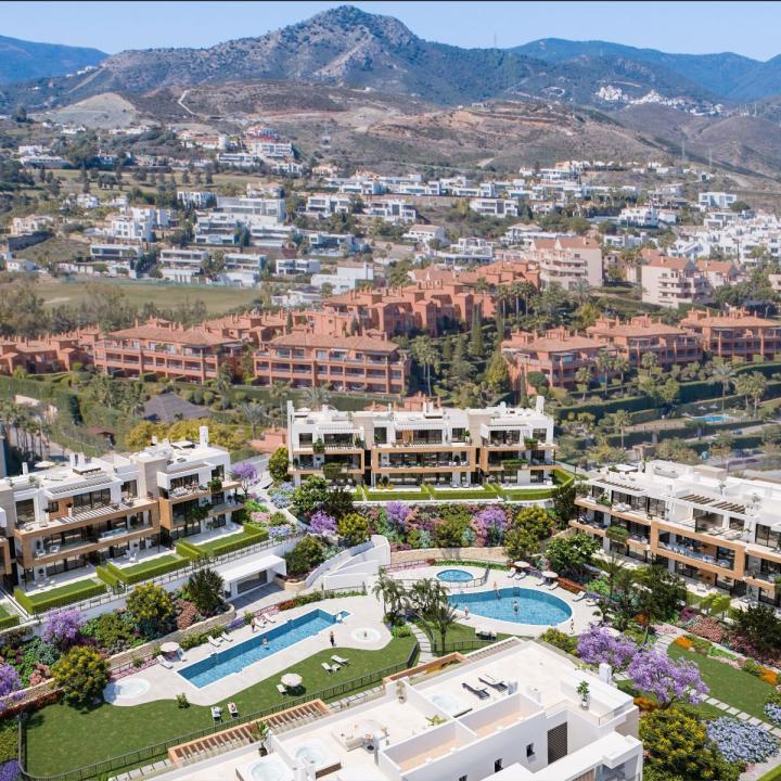 Penthouse in a privileged location of Atalaya, Estepona Picture 1