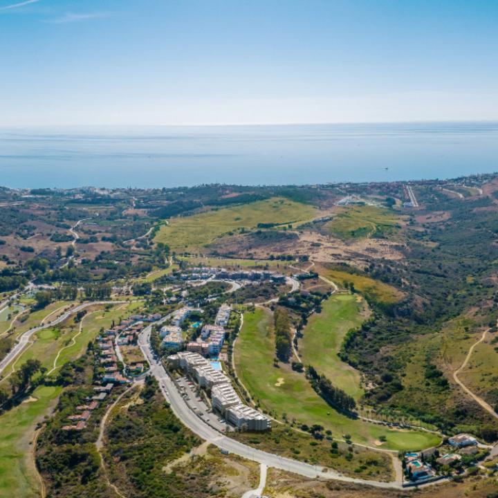 Sunny Golf, modern frontline golf apartments and penthouses in Estepona. Picture 19