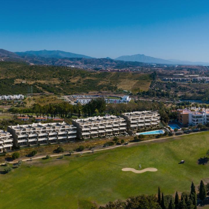 Sunny Golf, modern frontline golf apartments and penthouses in Estepona. Picture 4