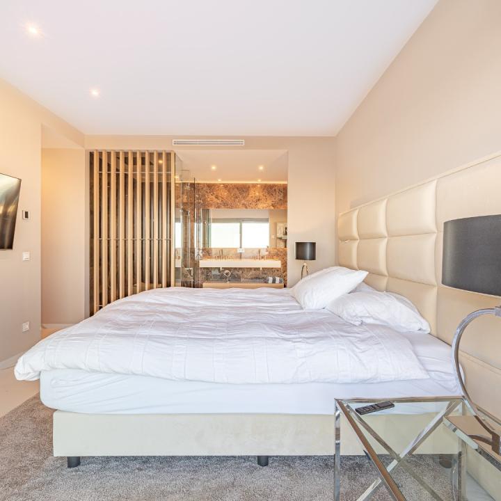 STUNNING CORNER MIDDLE FLOOR APARTMENT WITH PANORAMIC GOLF & SEA VIEWS Picture 11