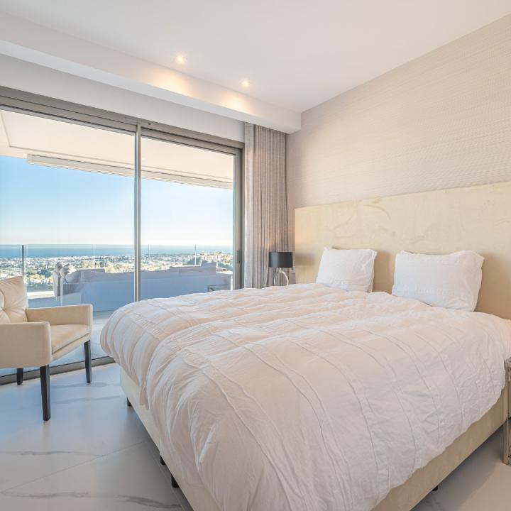 STUNNING CORNER MIDDLE FLOOR APARTMENT WITH PANORAMIC GOLF & SEA VIEWS Picture 14
