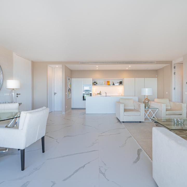STUNNING CORNER MIDDLE FLOOR APARTMENT WITH PANORAMIC GOLF & SEA VIEWS Picture 22