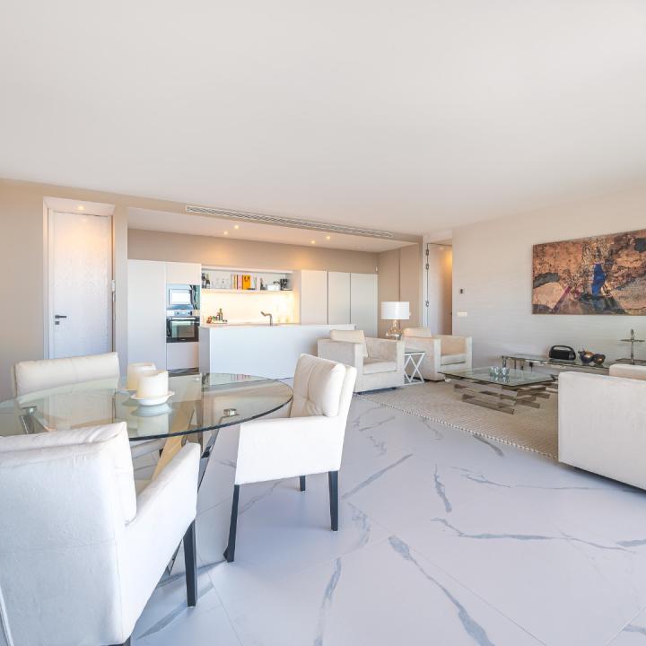 STUNNING CORNER MIDDLE FLOOR APARTMENT WITH PANORAMIC GOLF & SEA VIEWS Picture 23