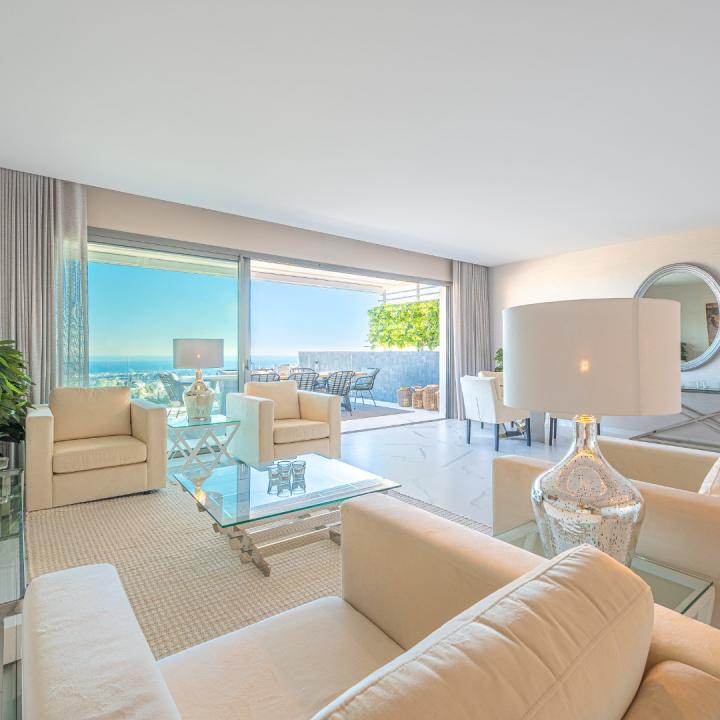 STUNNING CORNER MIDDLE FLOOR APARTMENT WITH PANORAMIC GOLF & SEA VIEWS Picture 25