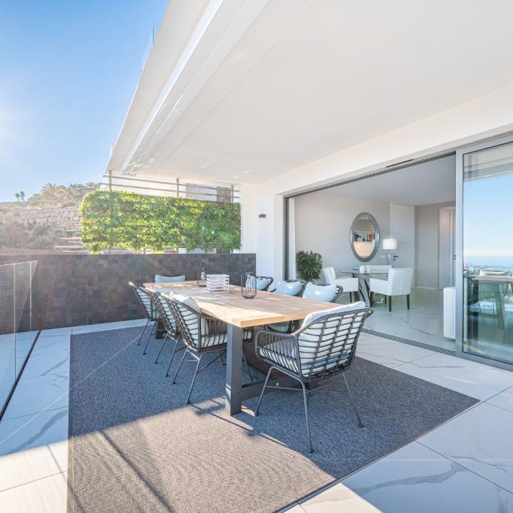 STUNNING CORNER MIDDLE FLOOR APARTMENT WITH PANORAMIC GOLF & SEA VIEWS Picture 29