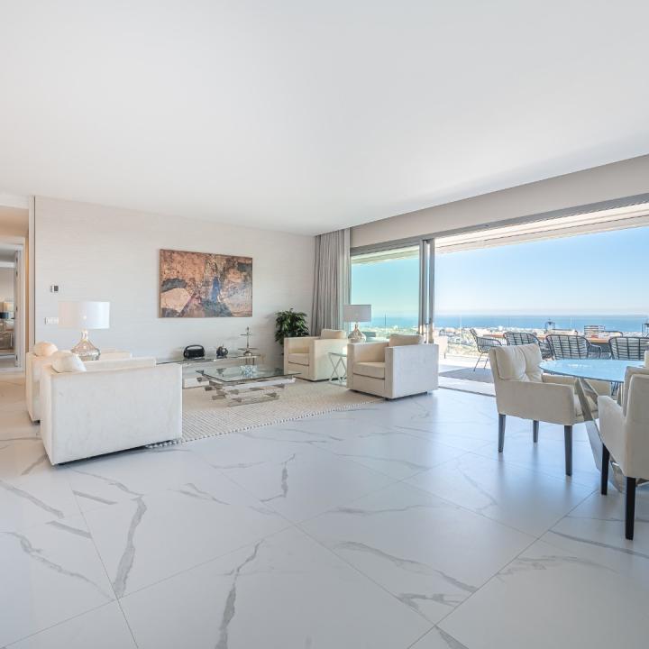 STUNNING CORNER MIDDLE FLOOR APARTMENT WITH PANORAMIC GOLF & SEA VIEWS Picture 31