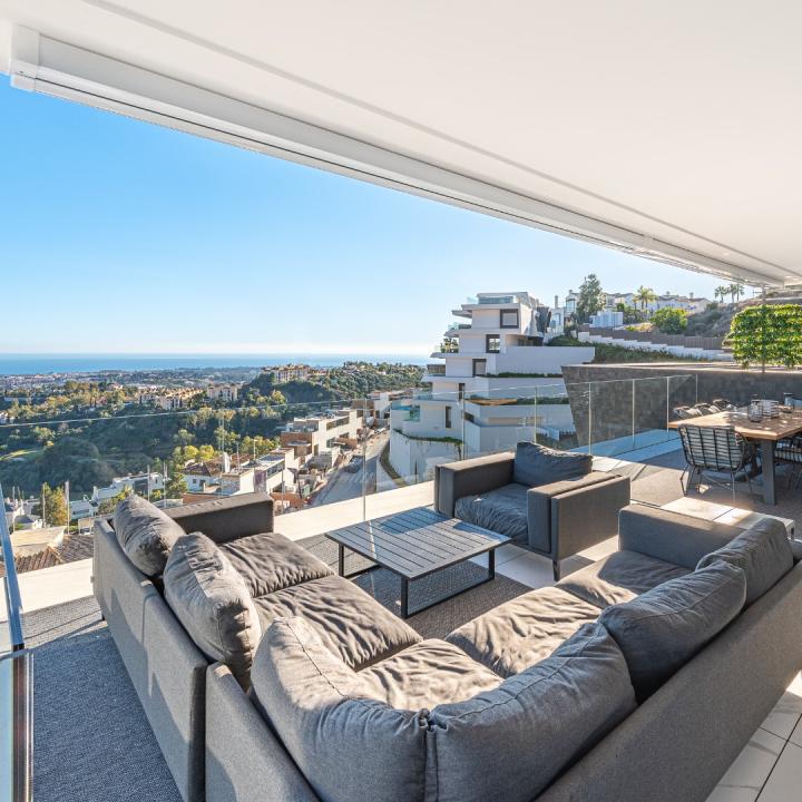 STUNNING CORNER MIDDLE FLOOR APARTMENT WITH PANORAMIC GOLF & SEA VIEWS Picture 36