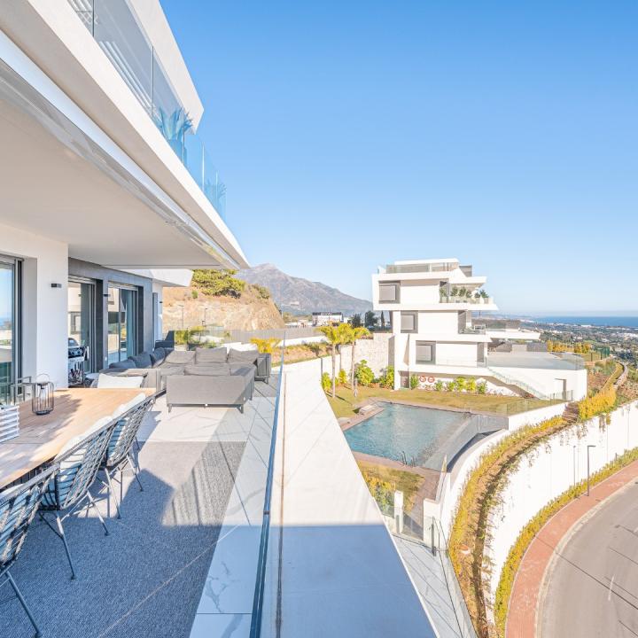 STUNNING CORNER MIDDLE FLOOR APARTMENT WITH PANORAMIC GOLF & SEA VIEWS Picture 41