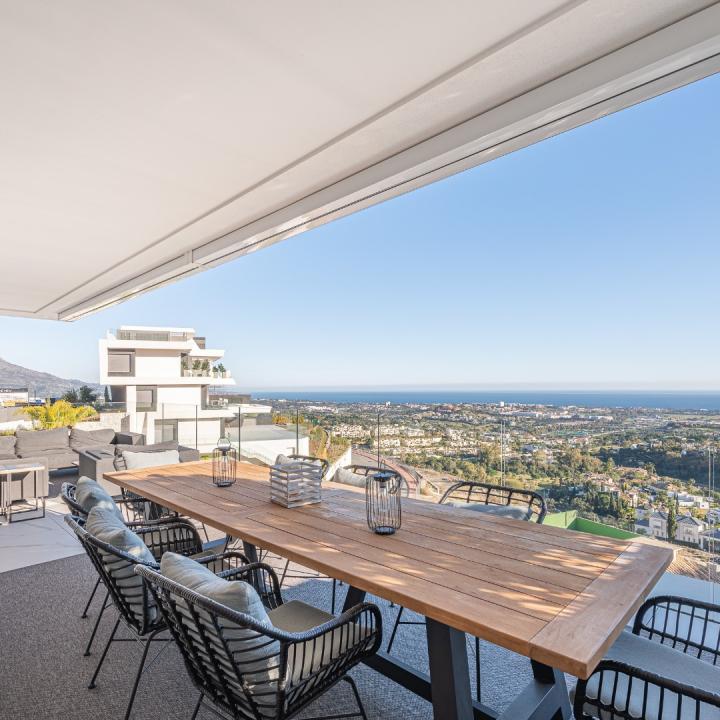 STUNNING CORNER MIDDLE FLOOR APARTMENT WITH PANORAMIC GOLF & SEA VIEWS Picture 42
