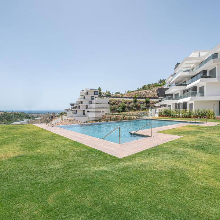 STUNNING CORNER MIDDLE FLOOR APARTMENT WITH PANORAMIC GOLF & SEA VIEWS Picture 44
