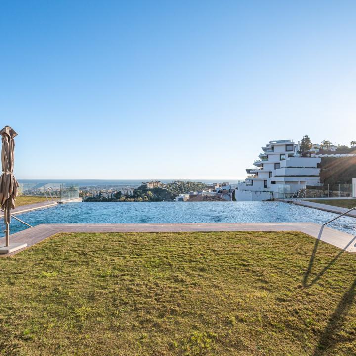STUNNING CORNER MIDDLE FLOOR APARTMENT WITH PANORAMIC GOLF & SEA VIEWS Picture 48