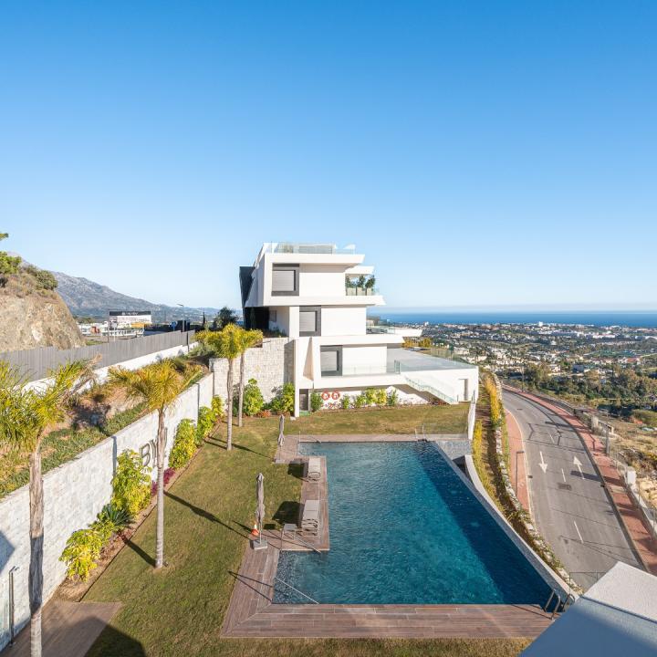 STUNNING CORNER MIDDLE FLOOR APARTMENT WITH PANORAMIC GOLF & SEA VIEWS Picture 50