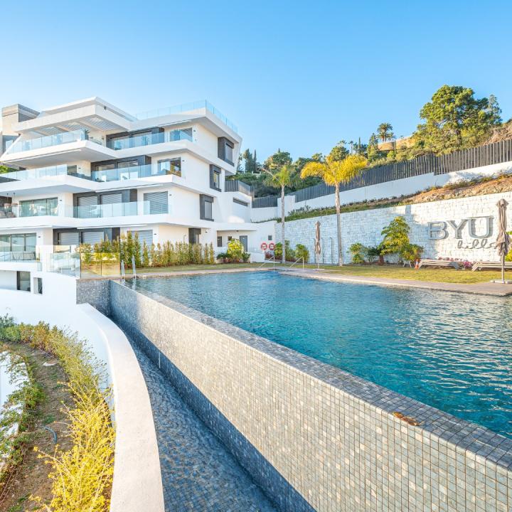 STUNNING CORNER MIDDLE FLOOR APARTMENT WITH PANORAMIC GOLF & SEA VIEWS Picture 53