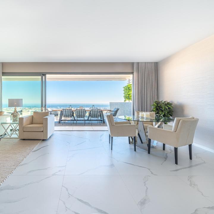 STUNNING CORNER MIDDLE FLOOR APARTMENT WITH PANORAMIC GOLF & SEA VIEWS Picture 6