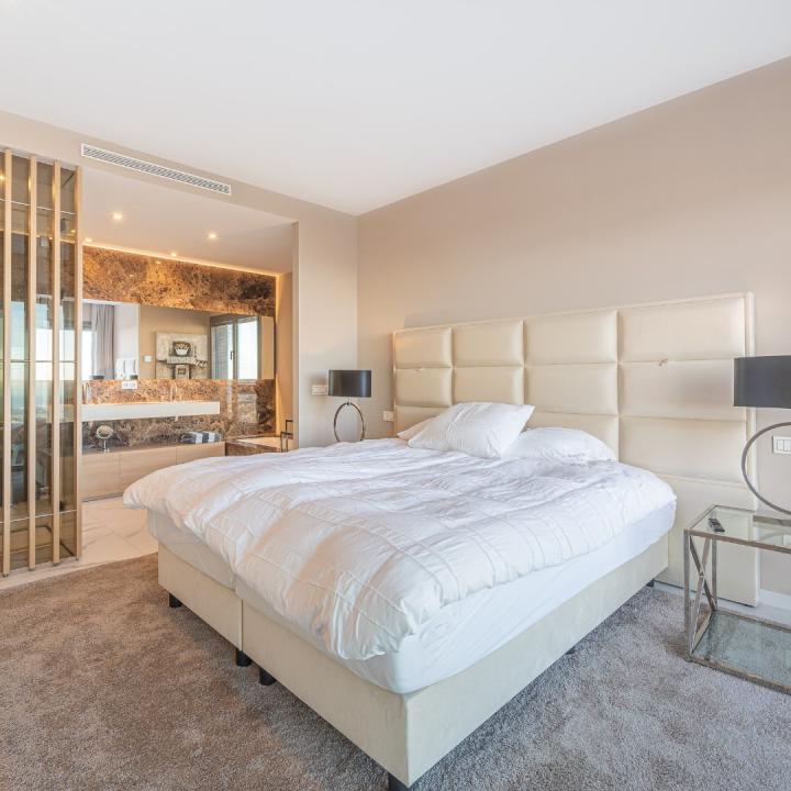 STUNNING CORNER MIDDLE FLOOR APARTMENT WITH PANORAMIC GOLF & SEA VIEWS Picture 7