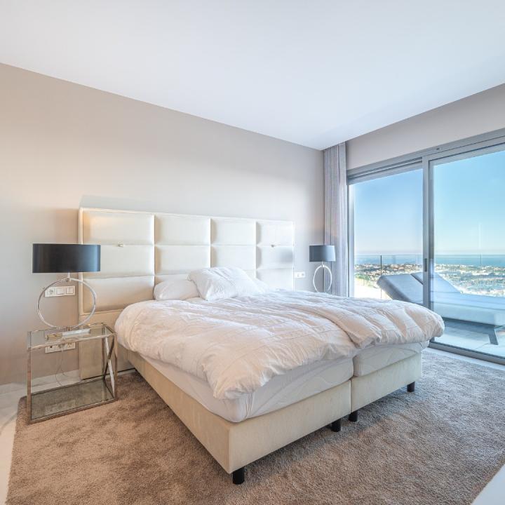 STUNNING CORNER MIDDLE FLOOR APARTMENT WITH PANORAMIC GOLF & SEA VIEWS Picture 8