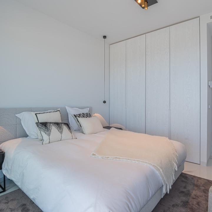 Stunning 3 bedroom penthouse with private swimming pool and panoramic sea views Picture 10