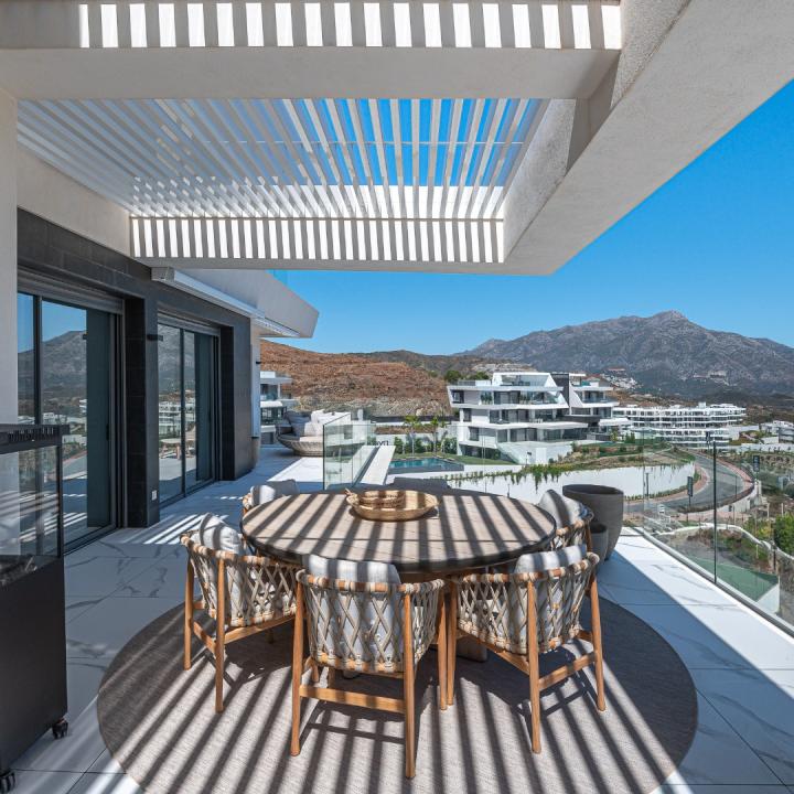 Stunning 3 bedroom penthouse with private swimming pool and panoramic sea views Picture 33