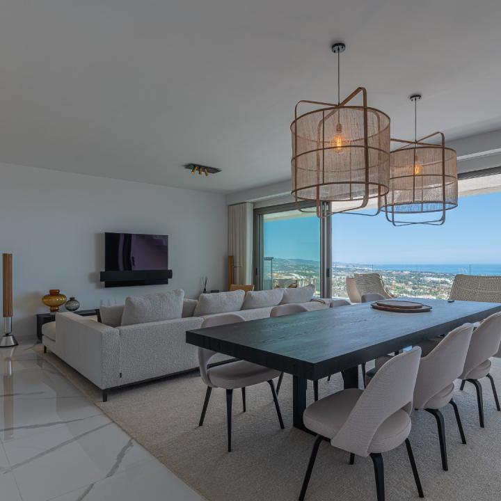 Stunning 3 bedroom penthouse with private swimming pool and panoramic sea views Picture 38