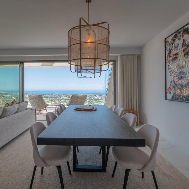Stunning 3 bedroom penthouse with private swimming pool and panoramic sea views Picture 39