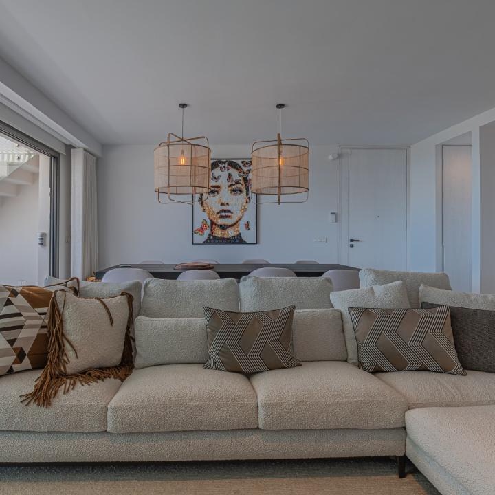 Stunning 3 bedroom penthouse with private swimming pool and panoramic sea views Picture 44
