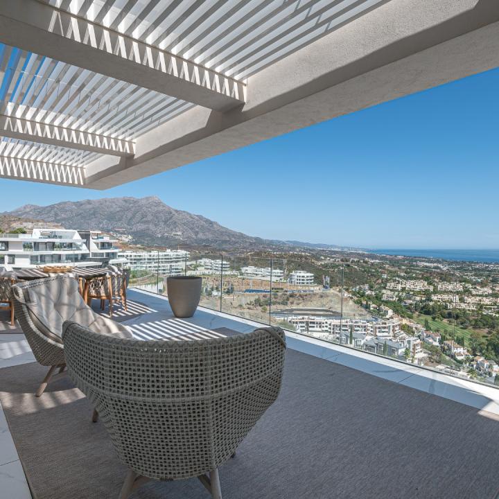 Stunning 3 bedroom penthouse with private swimming pool and panoramic sea views Picture 46
