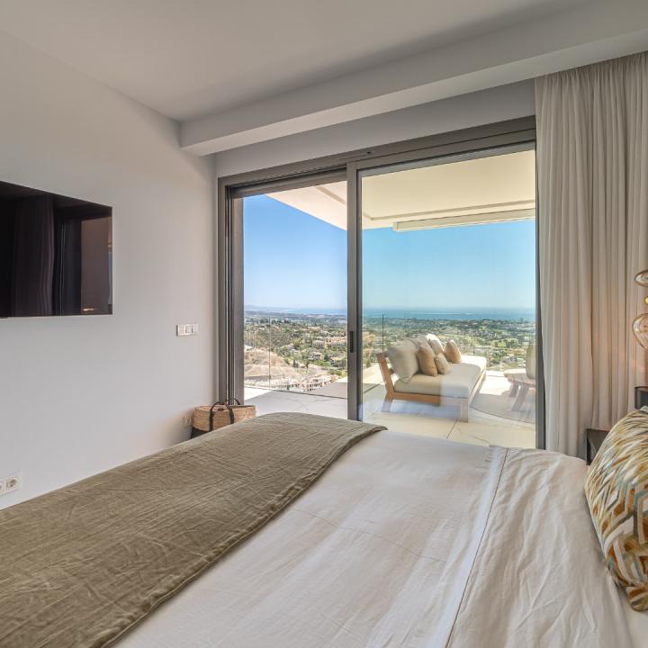 Stunning apartment in BYU Benahavis with a great terrace and amzing panoramic views to the sea Picture 17