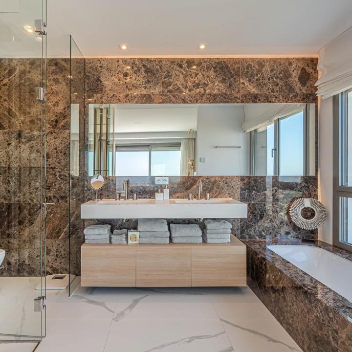 Stunning apartment in BYU Benahavis with a great terrace and amzing panoramic views to the sea Picture 5