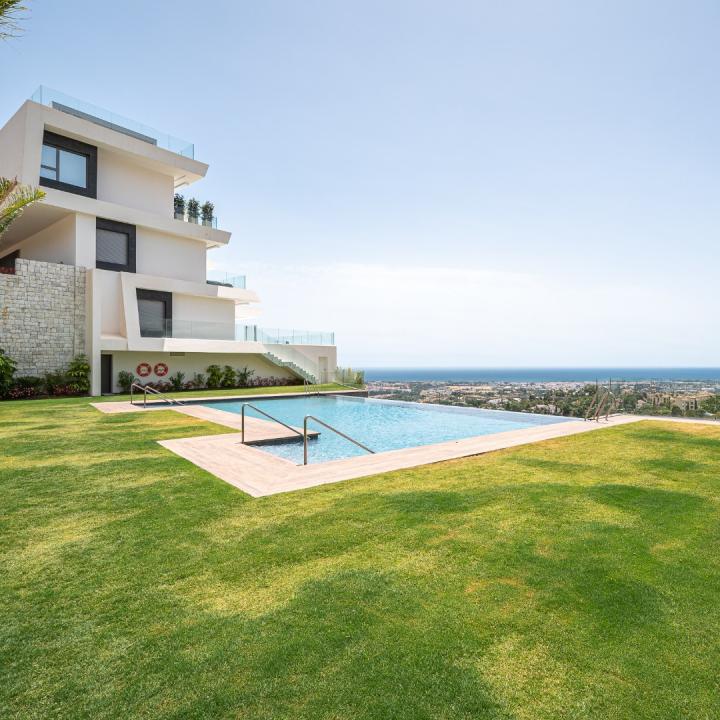 Stunning apartment in BYU Benahavis with a great terrace and amzing panoramic views to the sea Picture 48