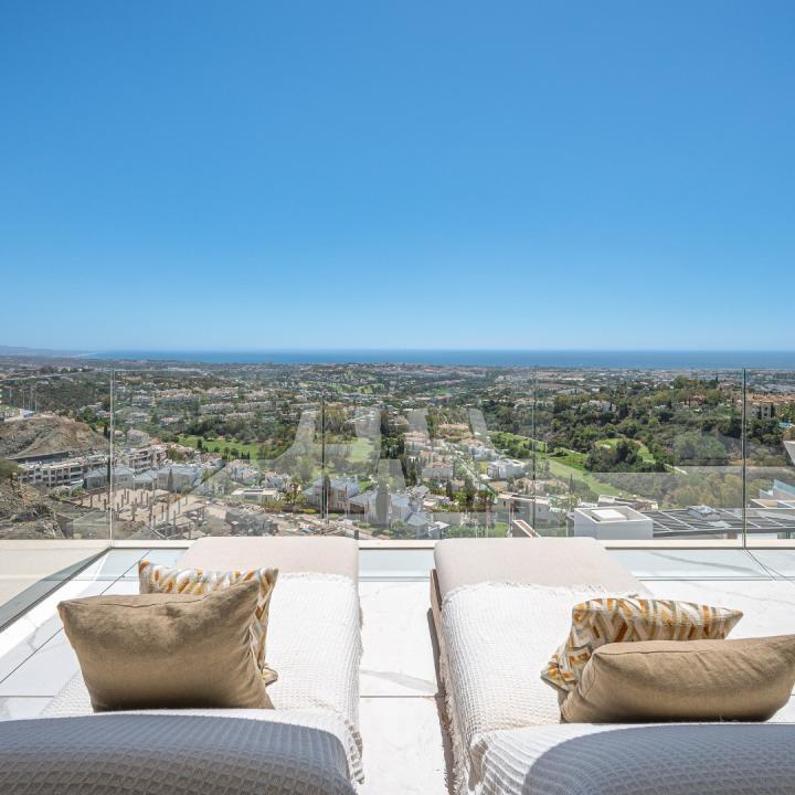 Stunning apartment in BYU Benahavis with a great terrace and amzing panoramic views to the sea Picture 6