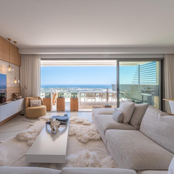 Stunning apartment in BYU Benahavis with a great terrace and amzing panoramic views to the sea Picture