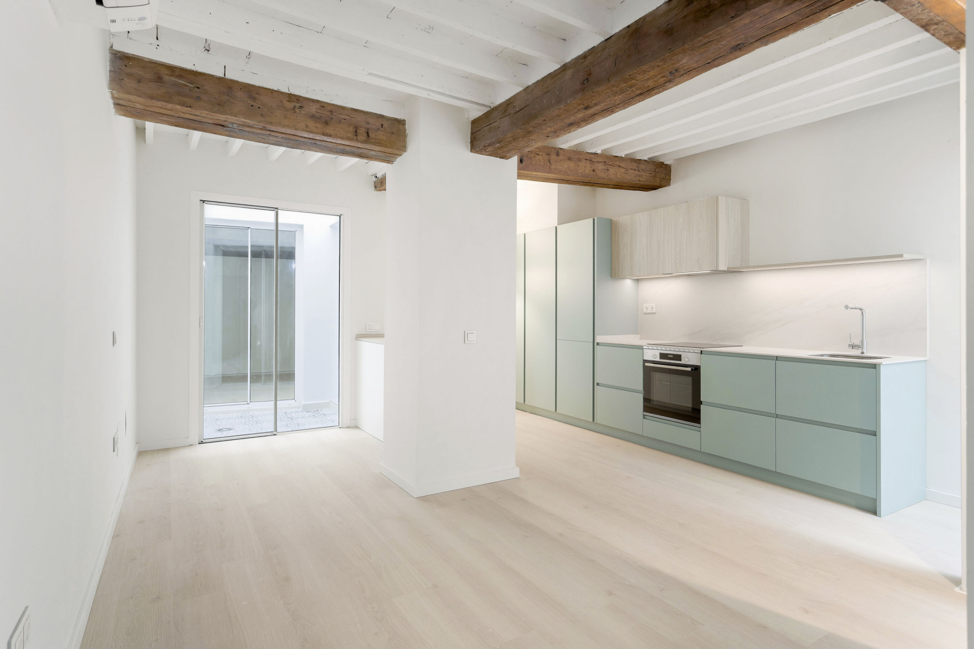 Curated visual reference: Fresh Look at Luxury Ground Floor Apartment In Historic Building With 2 Private