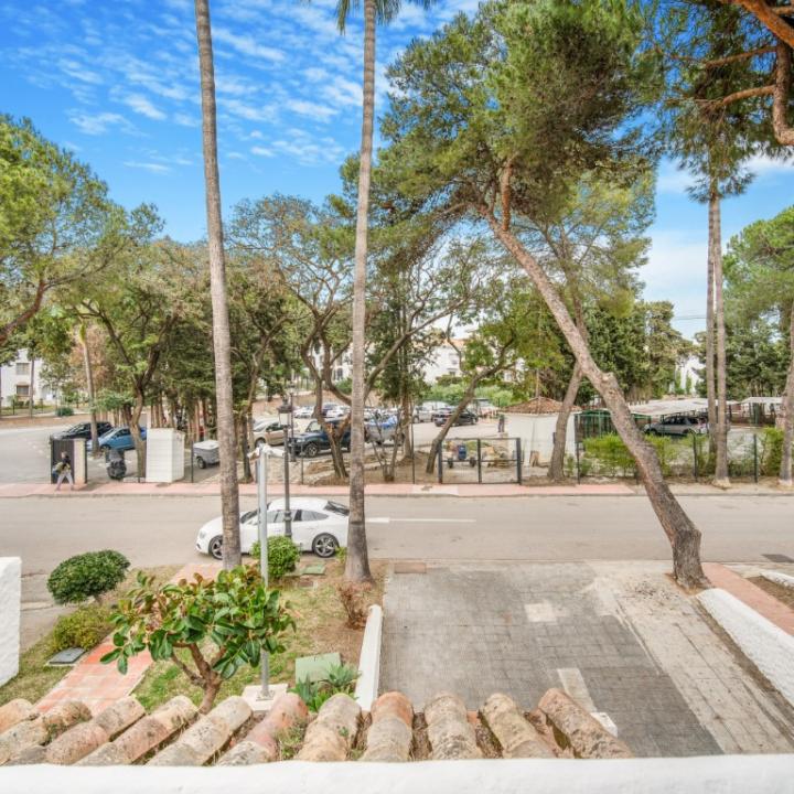 Impeccably reformed two bedroom townhouse located in a residential area of El Paraiso, Estepona Picture 15