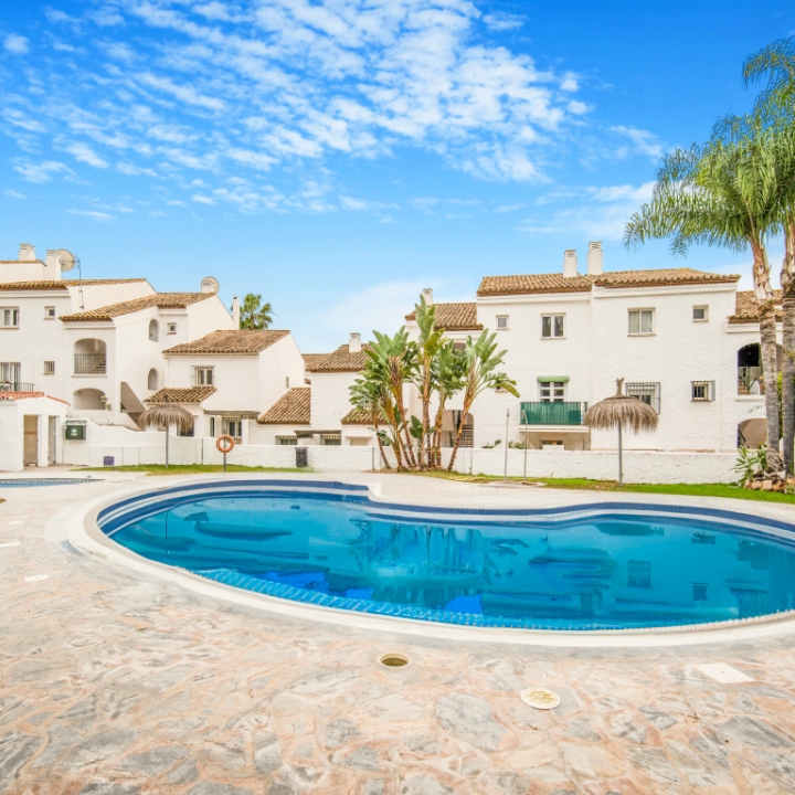 Impeccably reformed two bedroom townhouse located in a residential area of El Paraiso, Estepona Picture 1