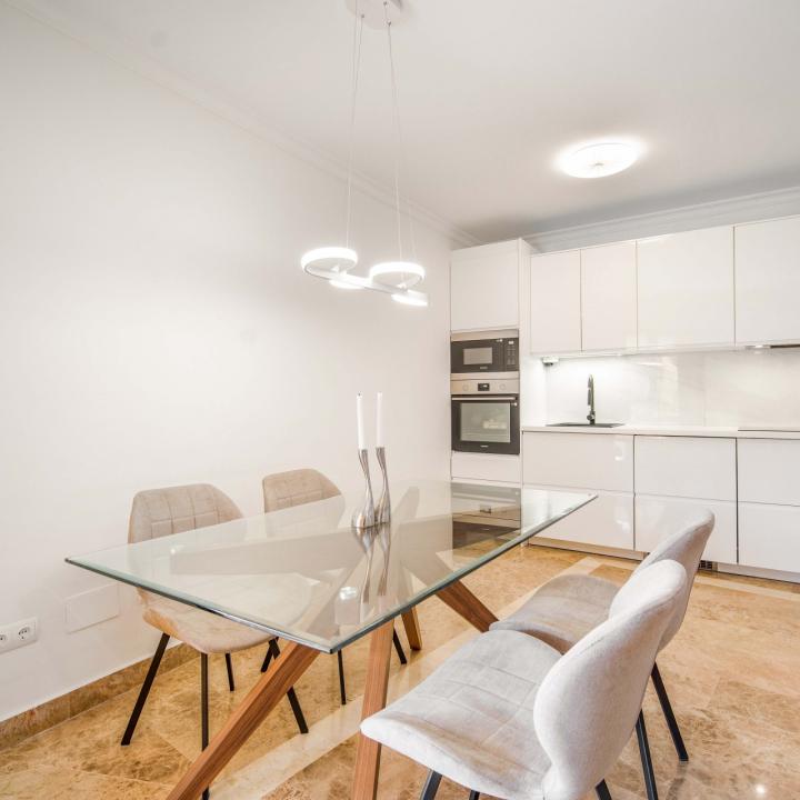 Spacious four bedroom, south facing apartment in a gated beachside apartment in San Pedro Alcantara Picture 3