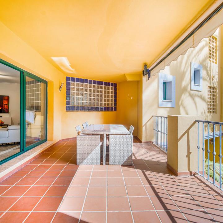 Spacious four bedroom, south facing apartment in a gated beachside apartment in San Pedro Alcantara Picture 8