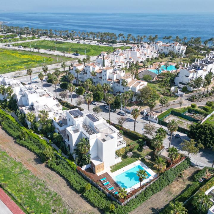 Excellent two bedroom south facing apartment in the beachside gated community Jade Beach, San Pedro Alcantara, Marbella Picture