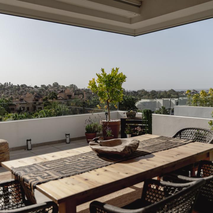 Impressive two-bedroom, duplex penthouse in the gated community Campanario Hills, Estepona Picture 11