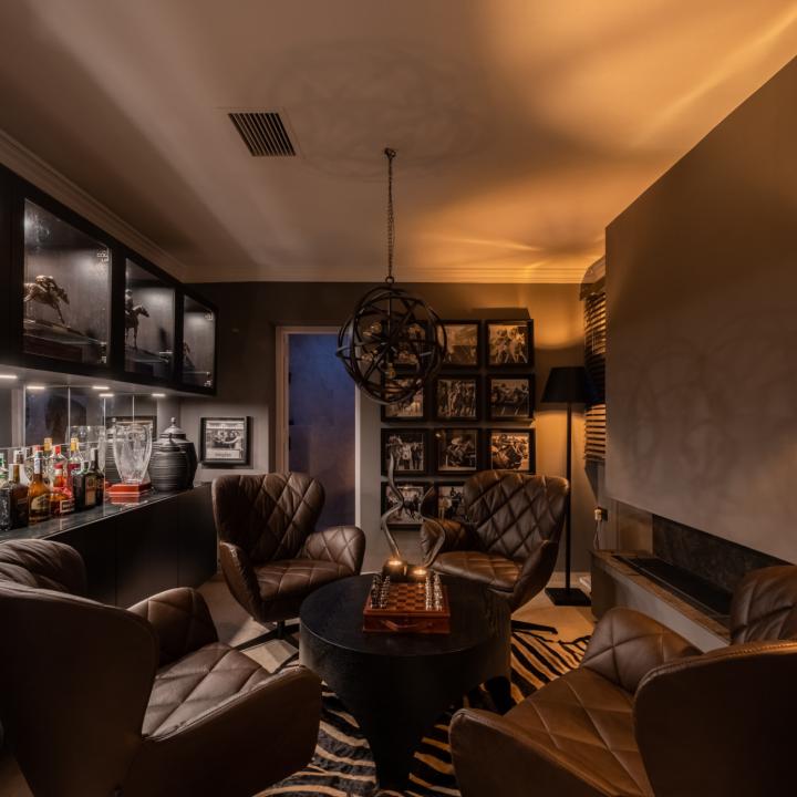 Scandi-style design bungalow in the beachfront Oasis Club on Marbella’s Golden Mile. Picture 34