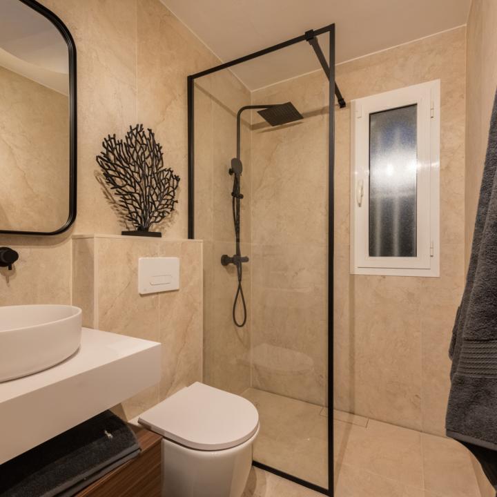 Scandi-style design bungalow in the beachfront Oasis Club on Marbella’s Golden Mile. Picture 37
