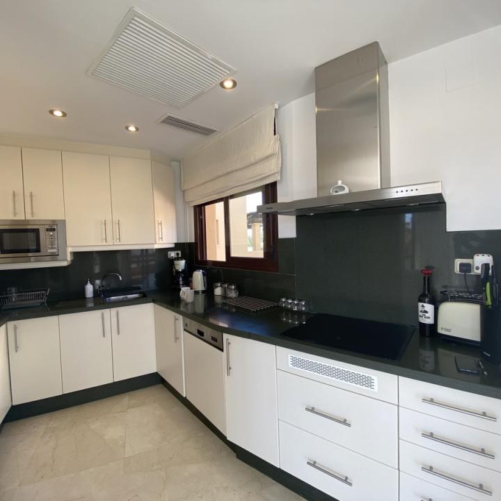 Beautiful penthouse with panoramic views, located 100 meters from the sandy beaches of Costalita! Picture 10