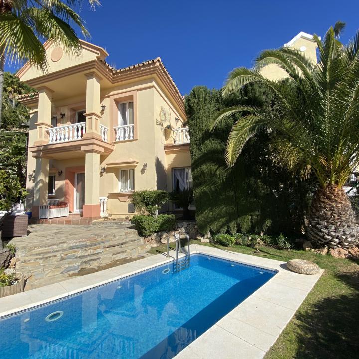 Chic and charming house located in Sierra Blanca Country Club Picture