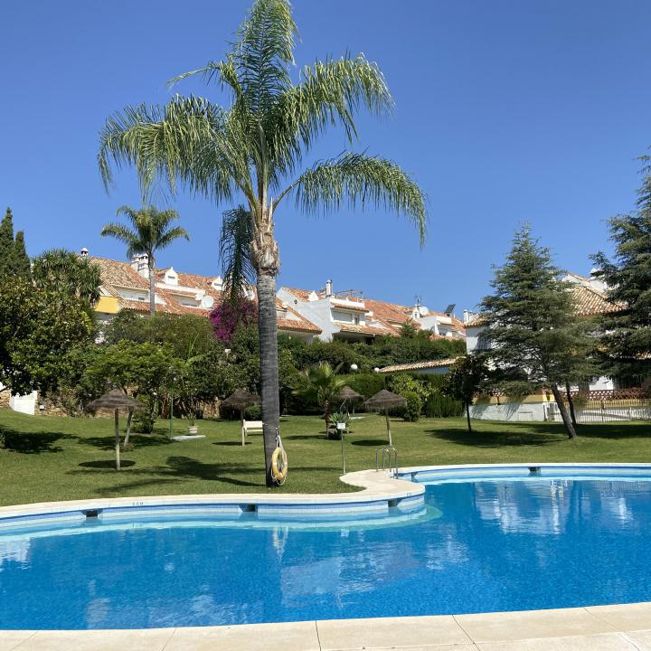 Lovely townhouse nestled in the established residential area of Monte Biarritz, on the border between Marbella and Estepona. Picture