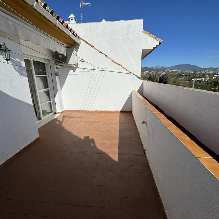 Lovely townhouse nestled in the established residential area of Monte Biarritz, on the border between Marbella and Estepona. Picture 13