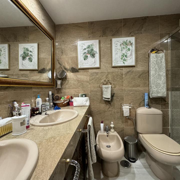 Lovely townhouse nestled in the established residential area of Monte Biarritz, on the border between Marbella and Estepona. Picture 19